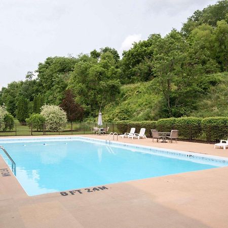 Clarion Inn Фэрмонт Экстерьер фото