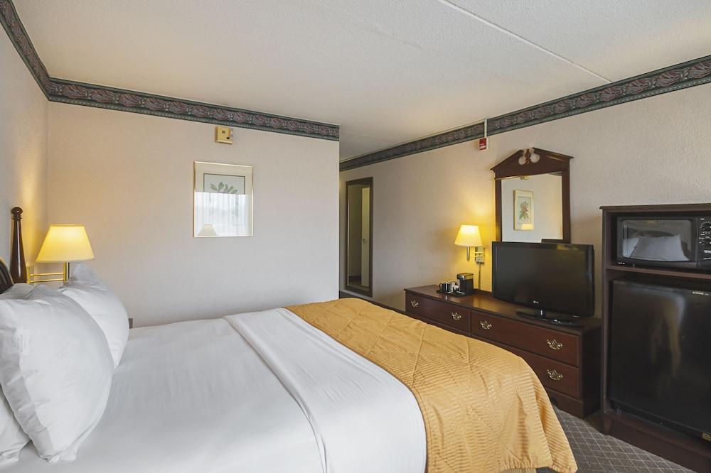 Clarion Inn Фэрмонт Экстерьер фото