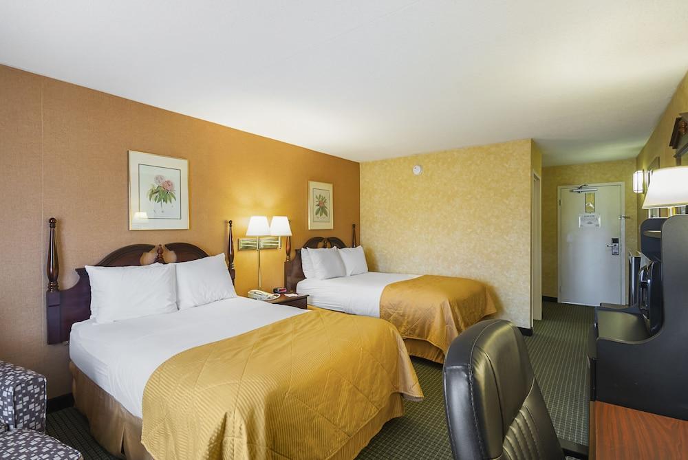 Clarion Inn Фэрмонт Экстерьер фото