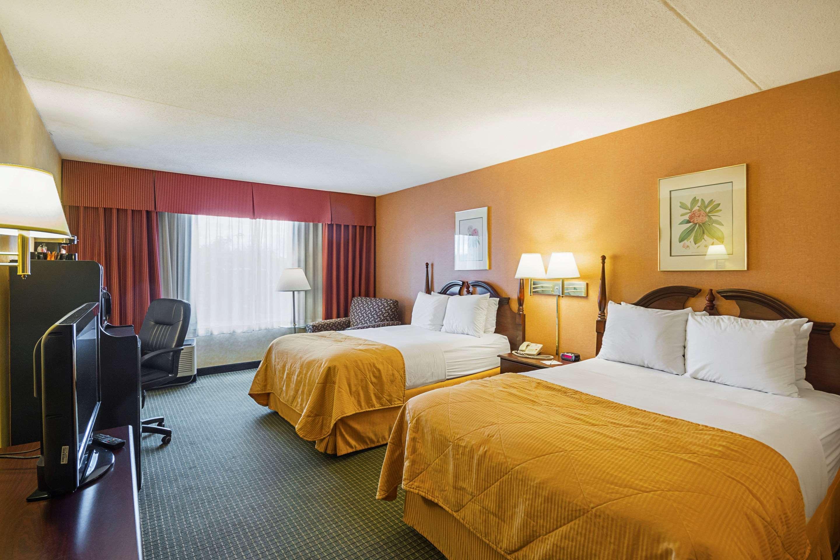 Clarion Inn Фэрмонт Экстерьер фото