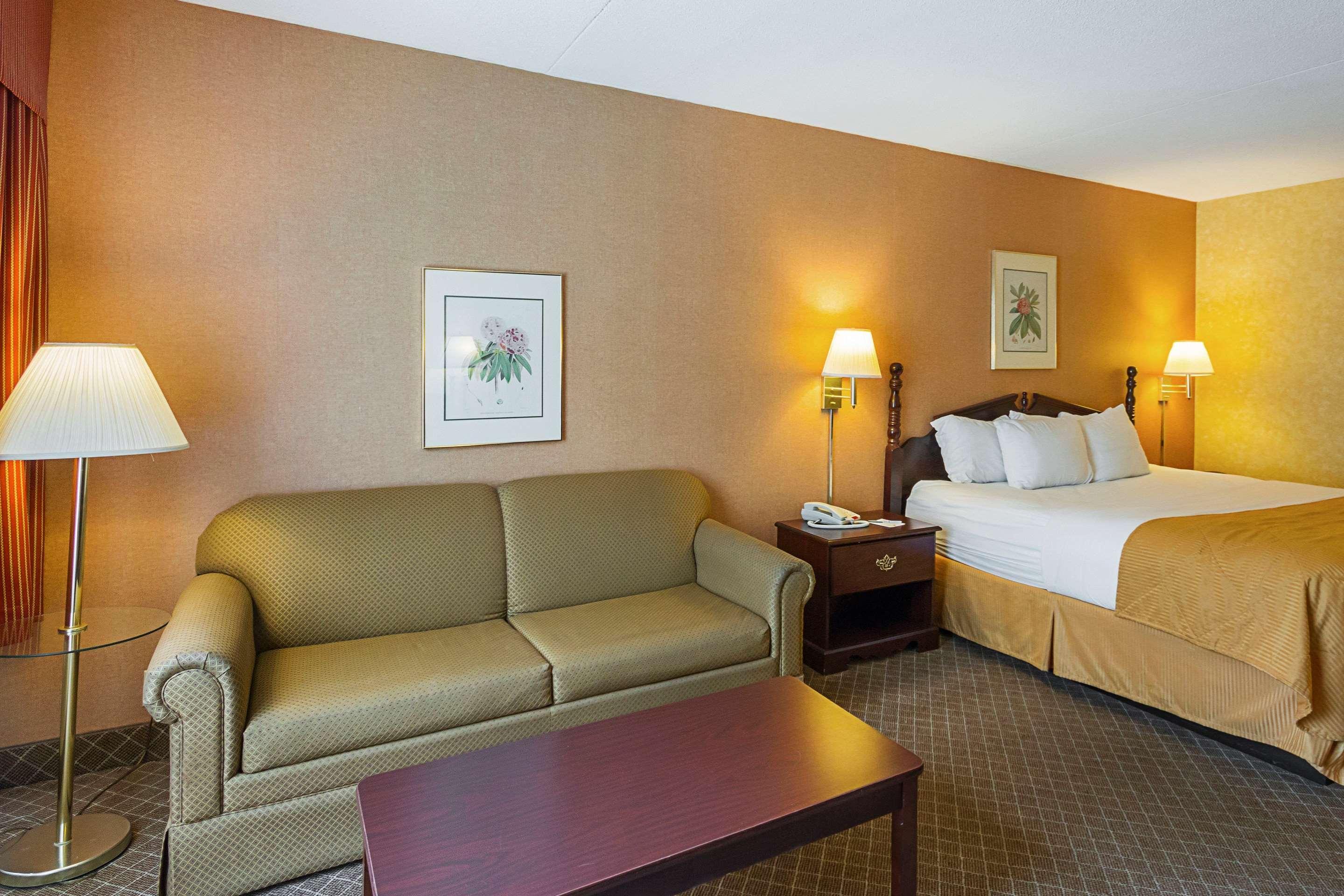 Clarion Inn Фэрмонт Экстерьер фото