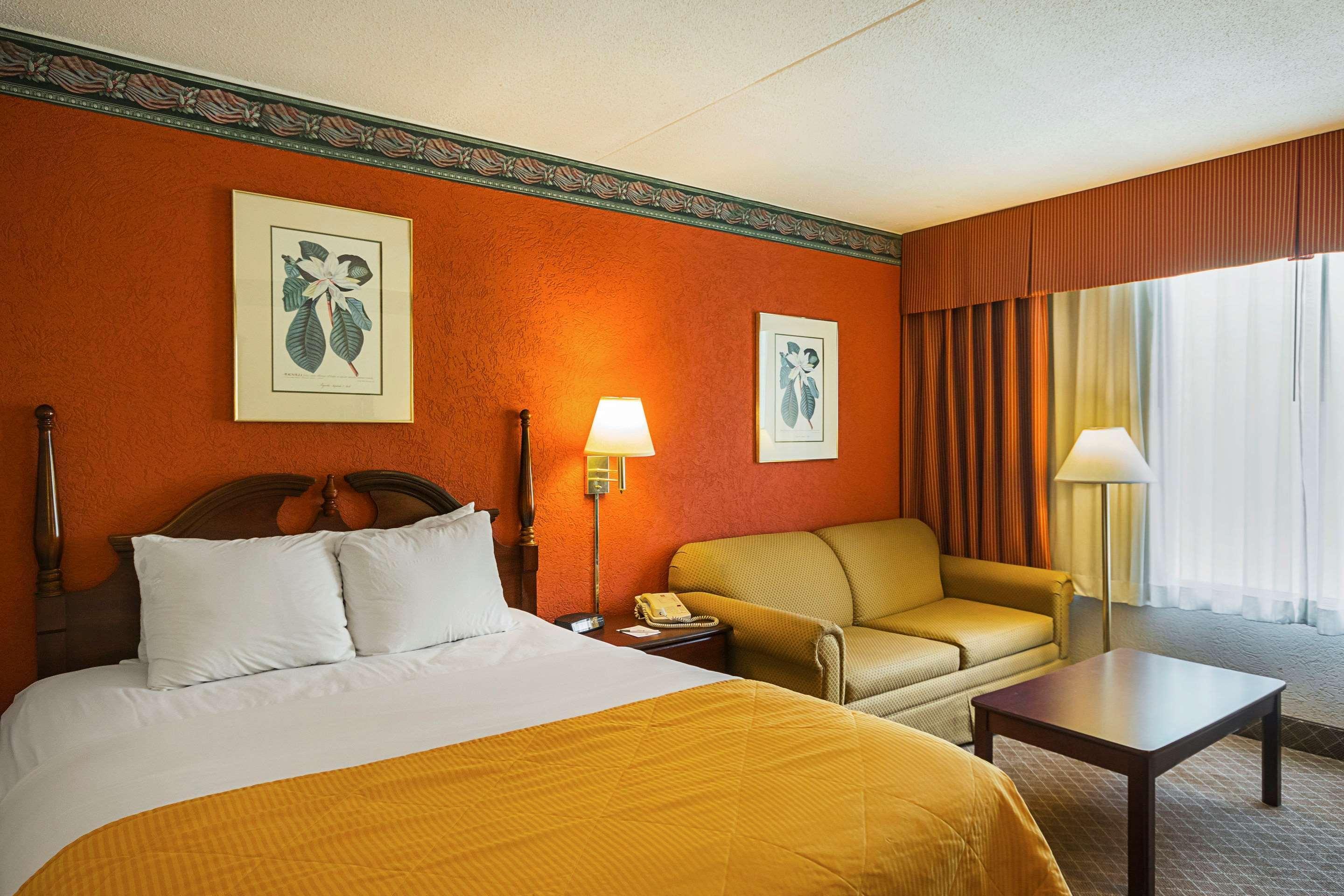 Clarion Inn Фэрмонт Экстерьер фото