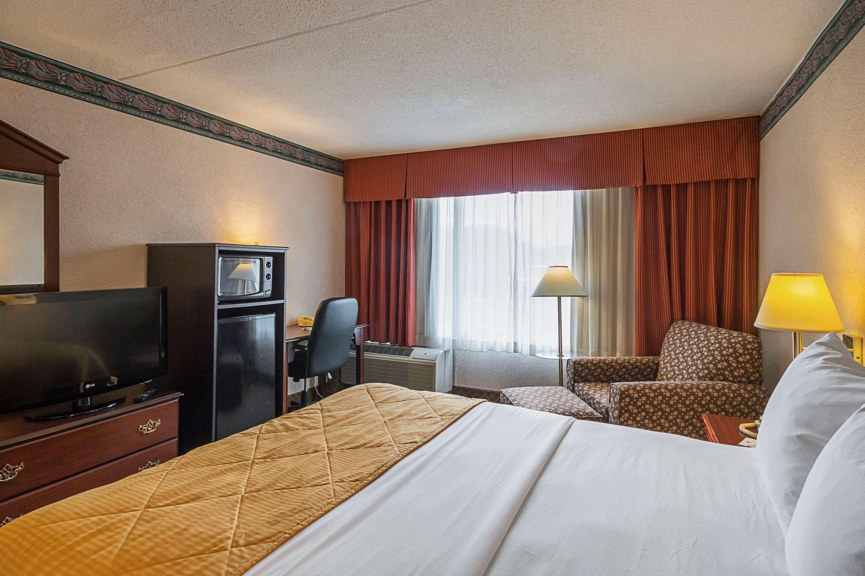 Clarion Inn Фэрмонт Экстерьер фото