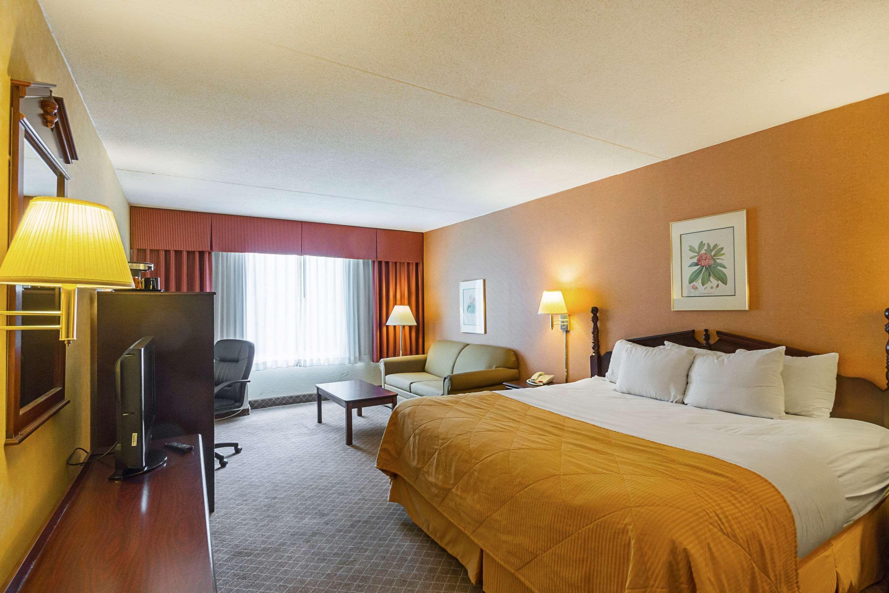 Clarion Inn Фэрмонт Экстерьер фото