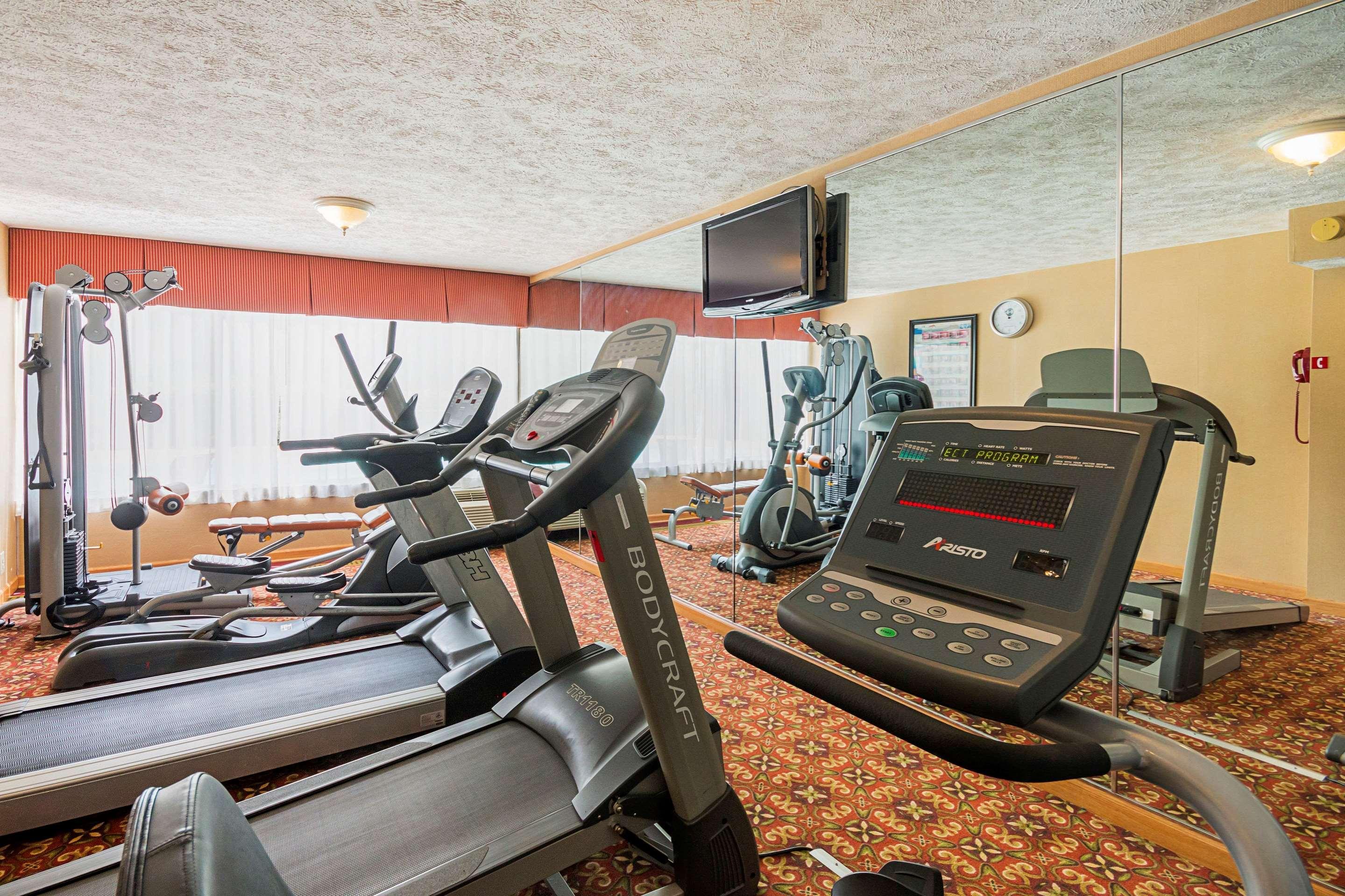 Clarion Inn Фэрмонт Экстерьер фото