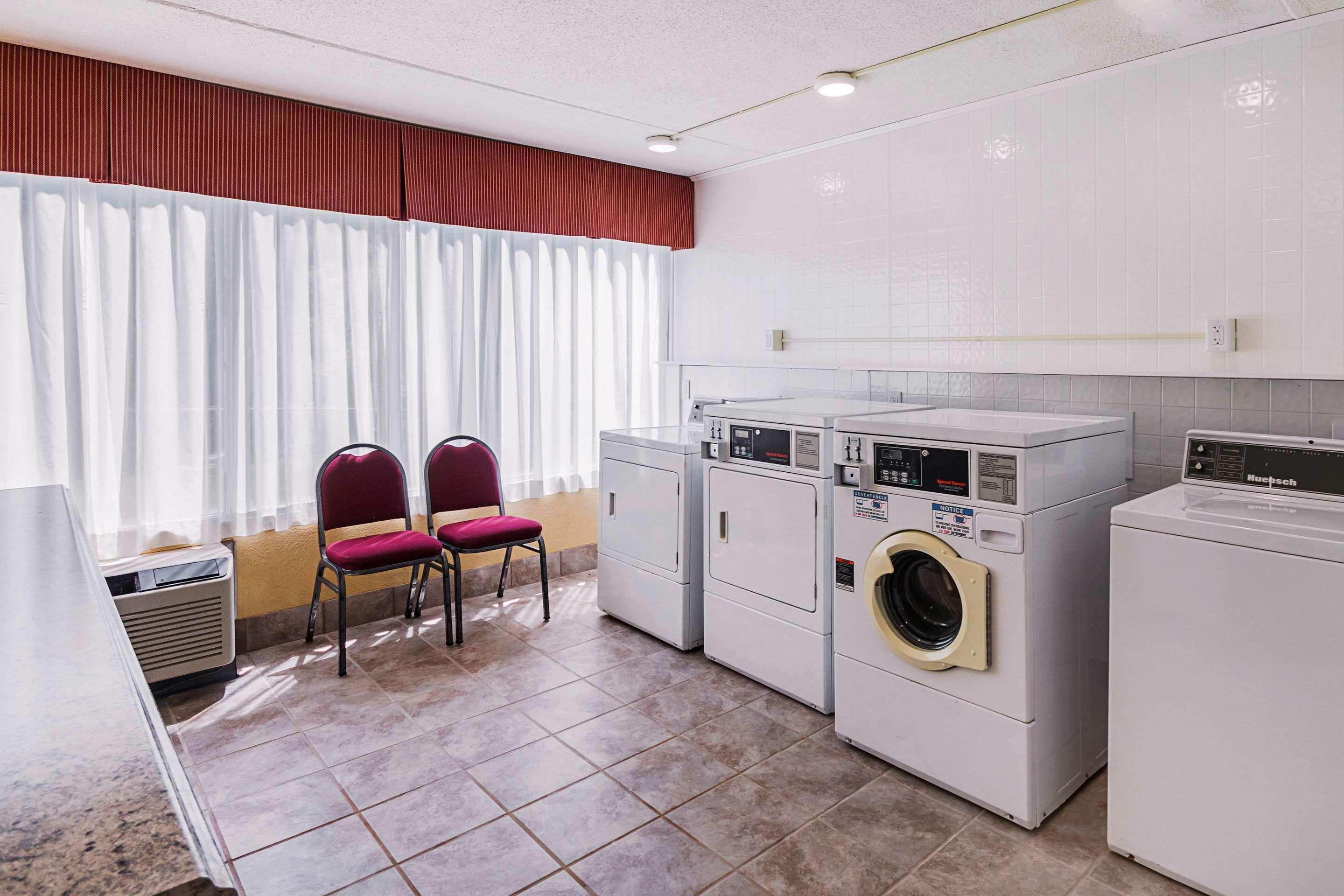 Clarion Inn Фэрмонт Экстерьер фото
