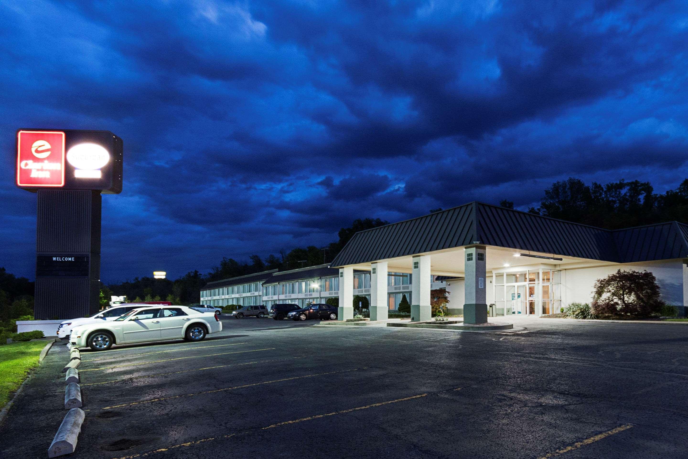 Clarion Inn Фэрмонт Экстерьер фото
