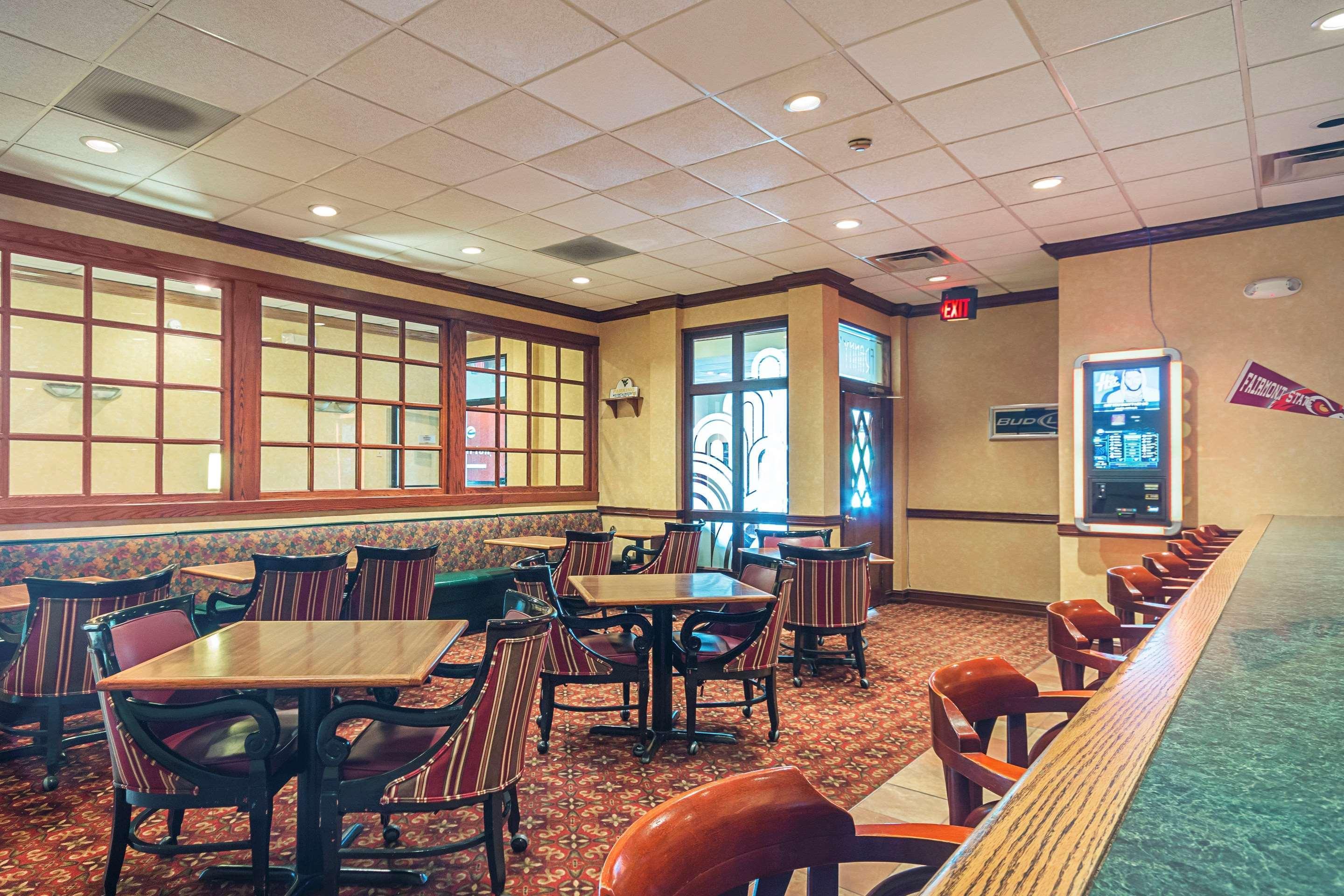 Clarion Inn Фэрмонт Экстерьер фото