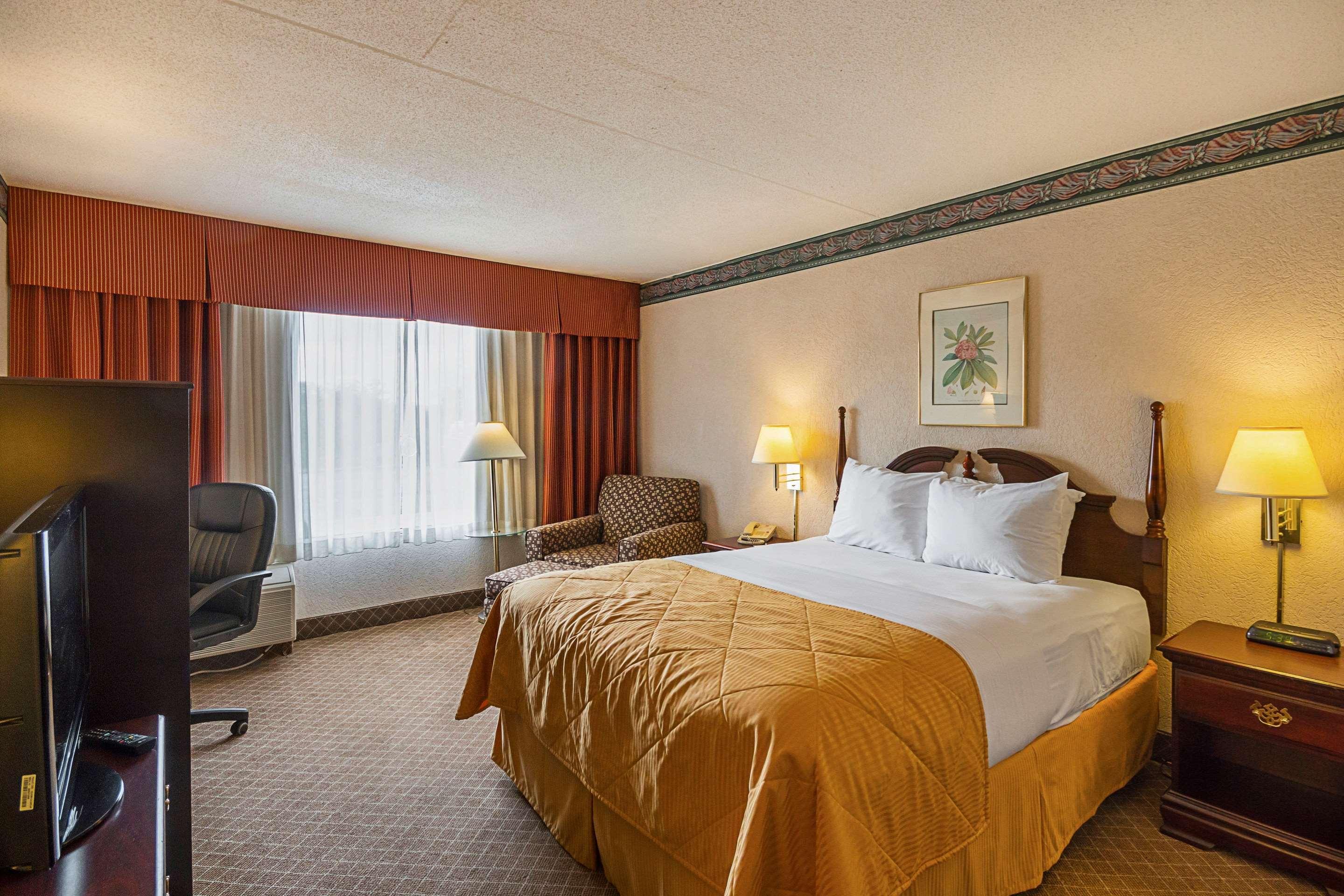 Clarion Inn Фэрмонт Экстерьер фото