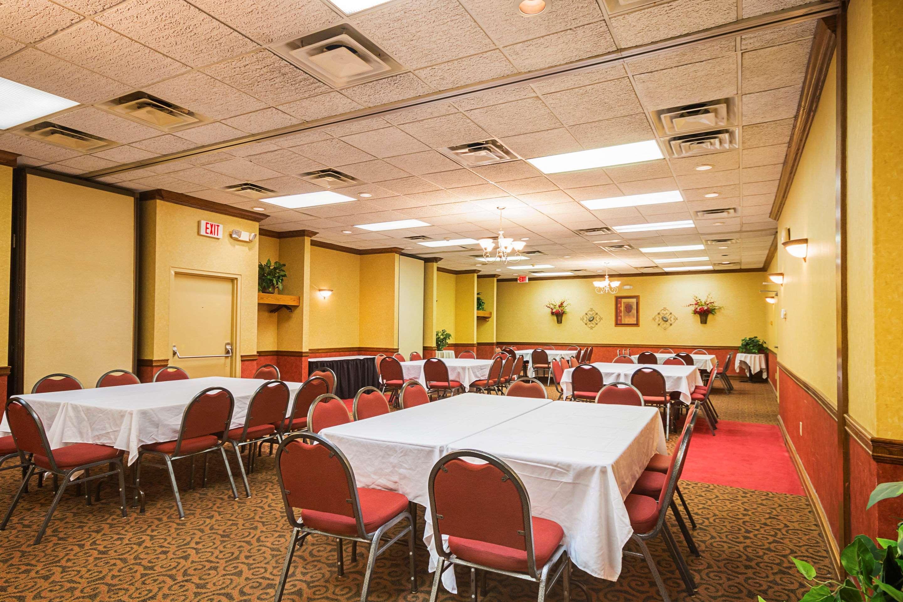 Clarion Inn Фэрмонт Экстерьер фото