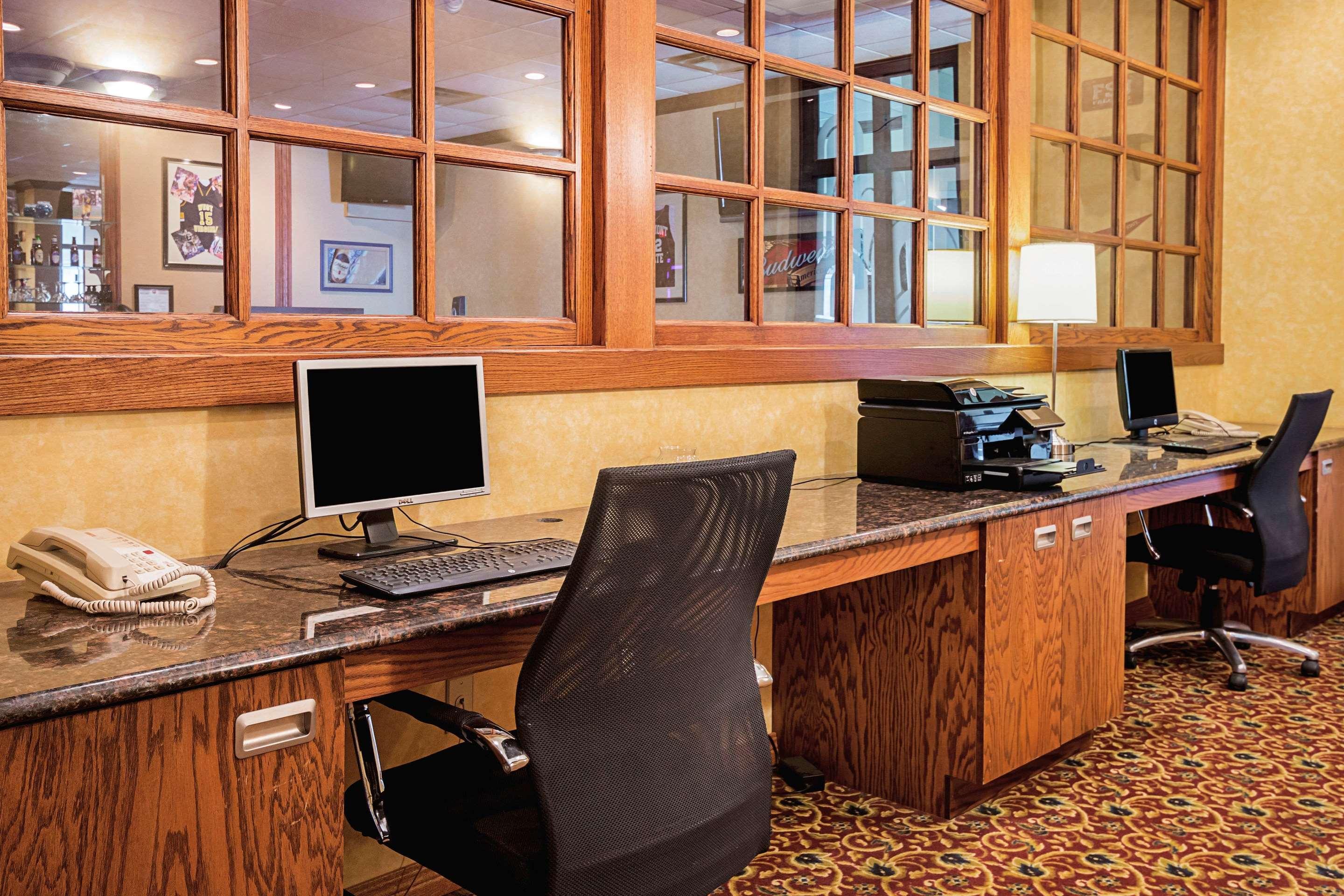 Clarion Inn Фэрмонт Экстерьер фото