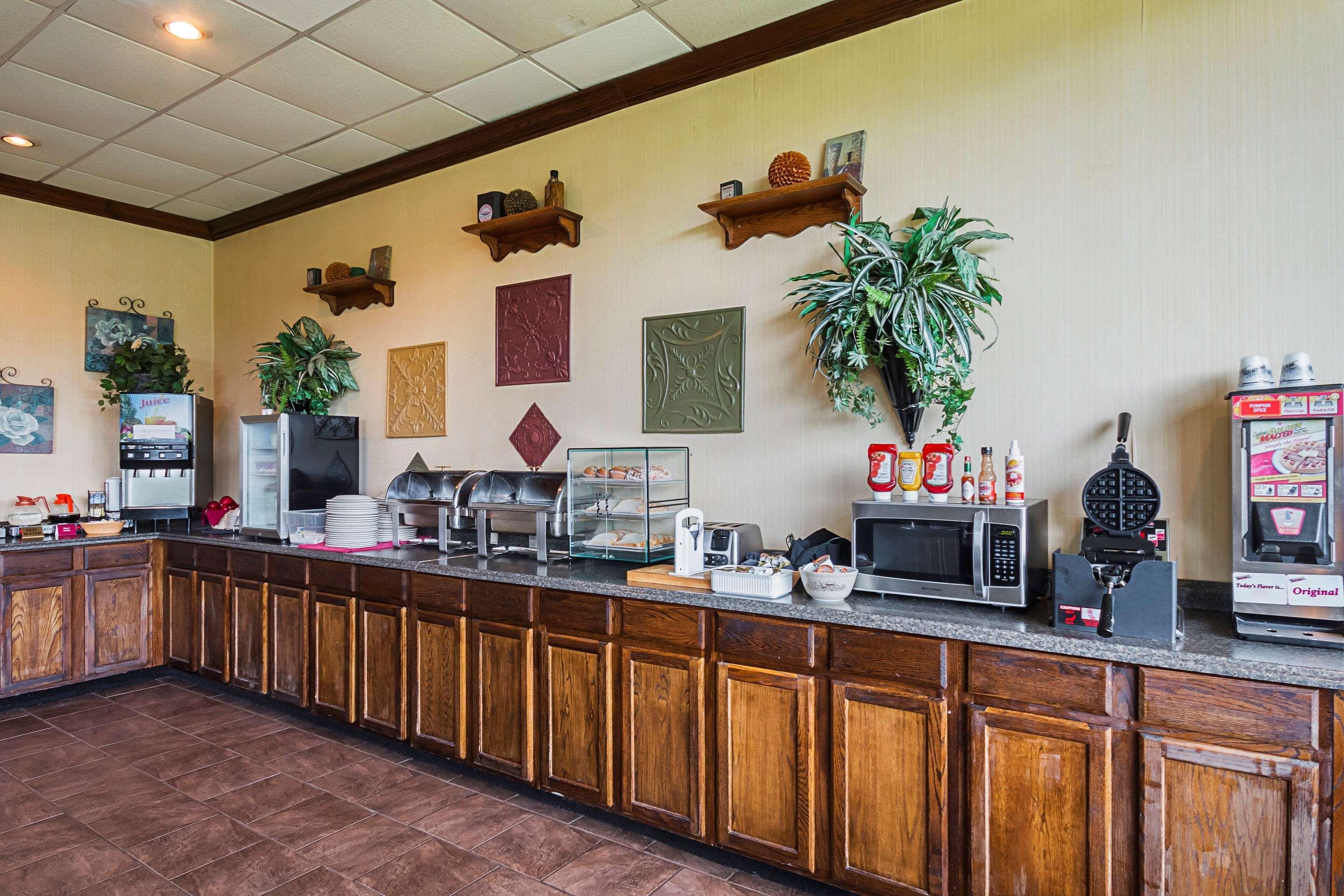 Clarion Inn Фэрмонт Экстерьер фото