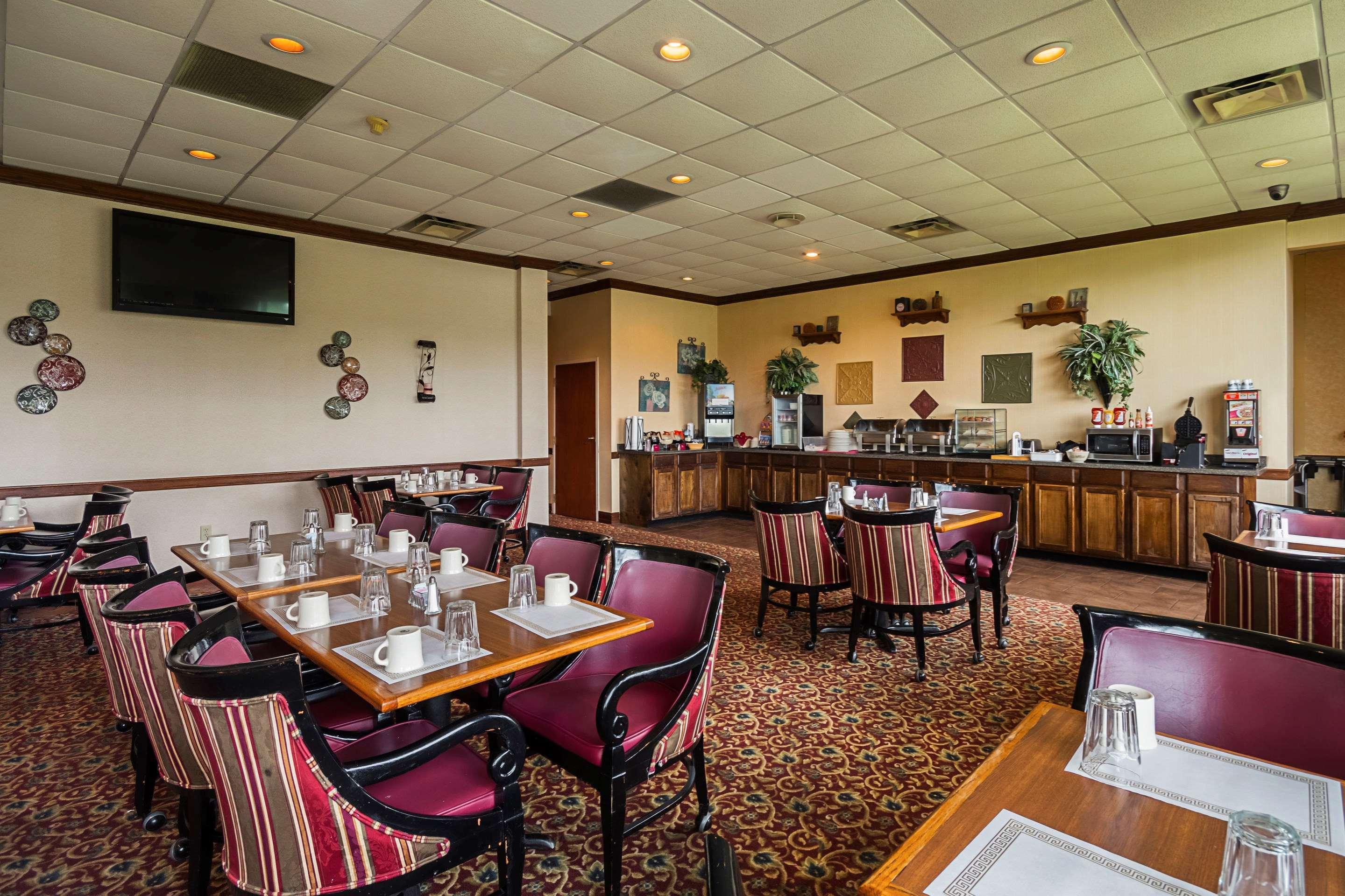 Clarion Inn Фэрмонт Экстерьер фото