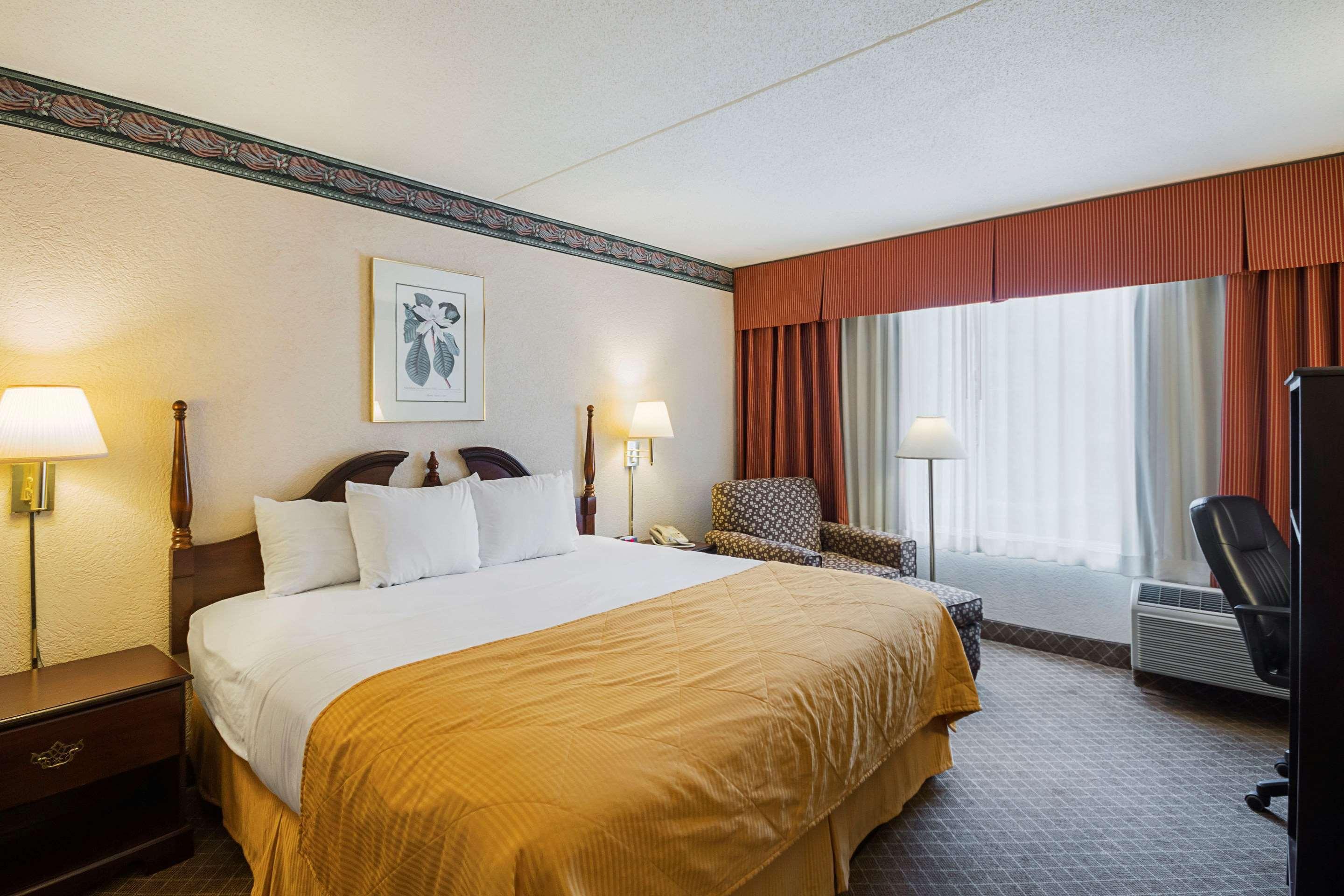 Clarion Inn Фэрмонт Экстерьер фото
