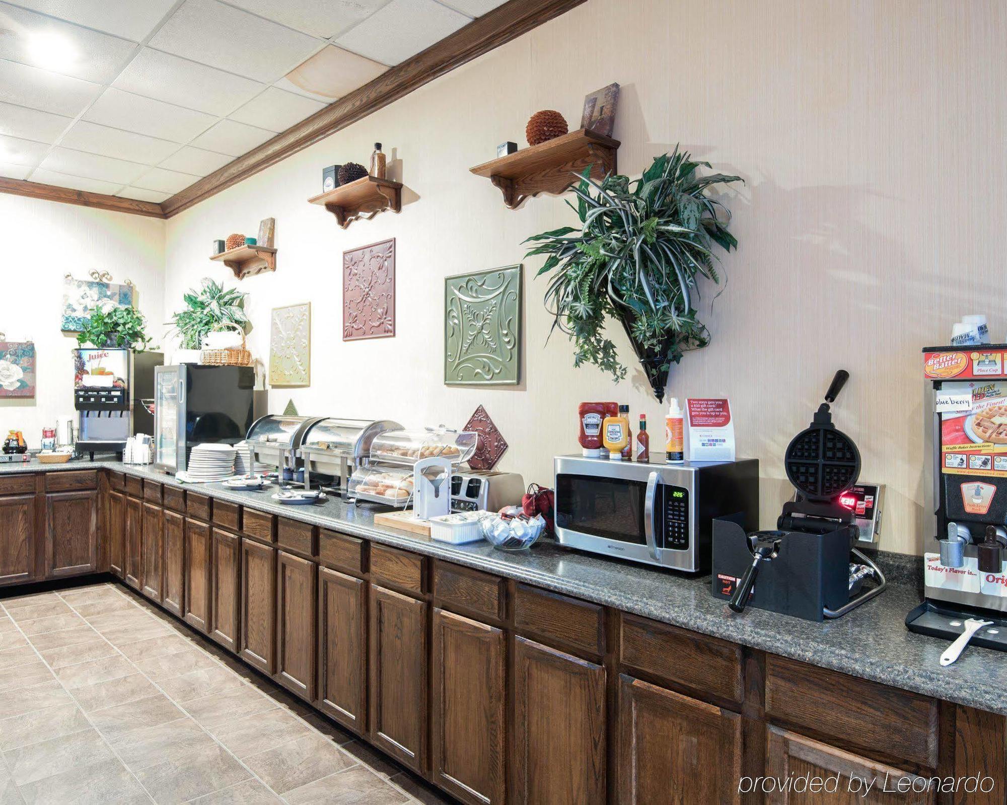 Clarion Inn Фэрмонт Экстерьер фото