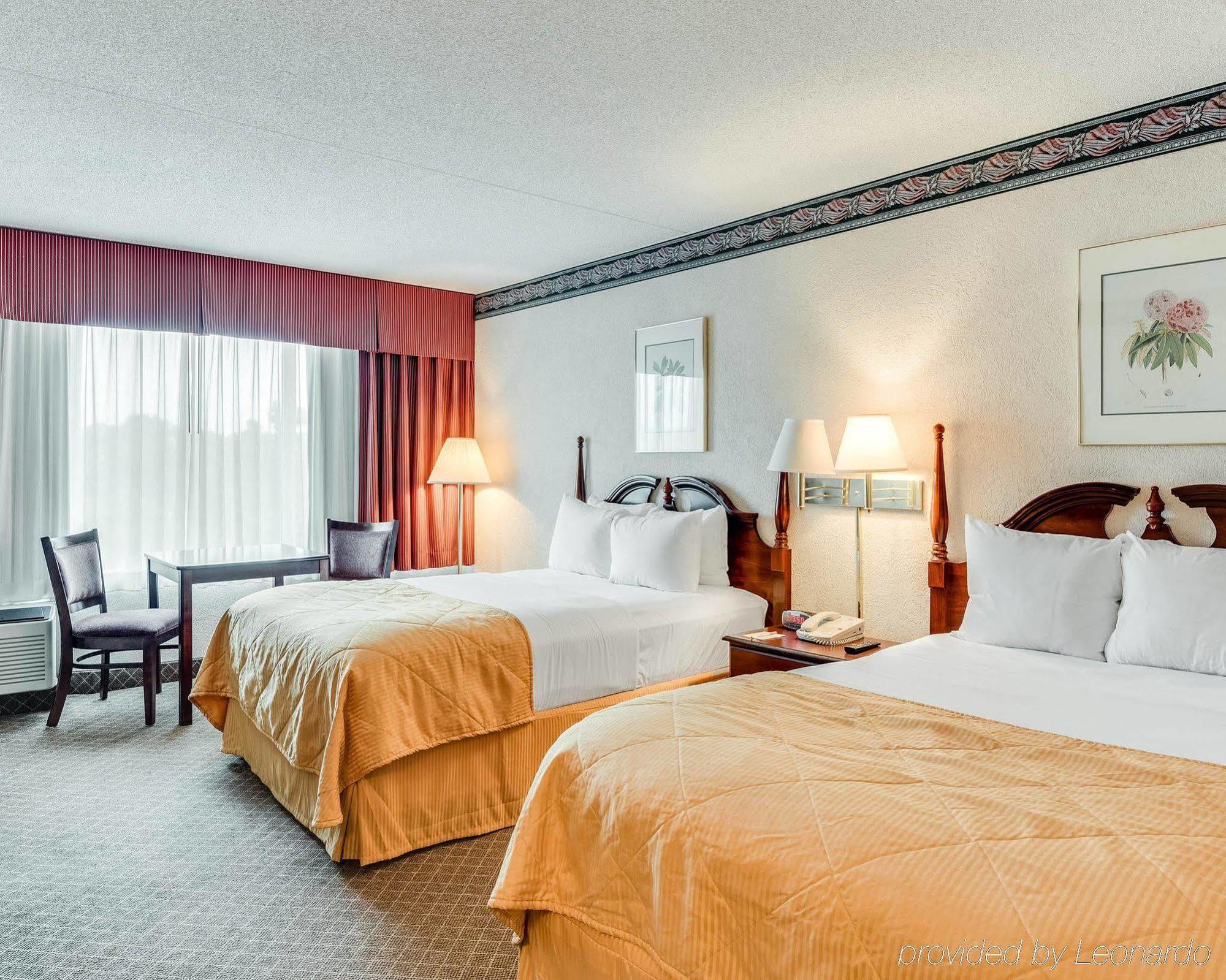 Clarion Inn Фэрмонт Экстерьер фото