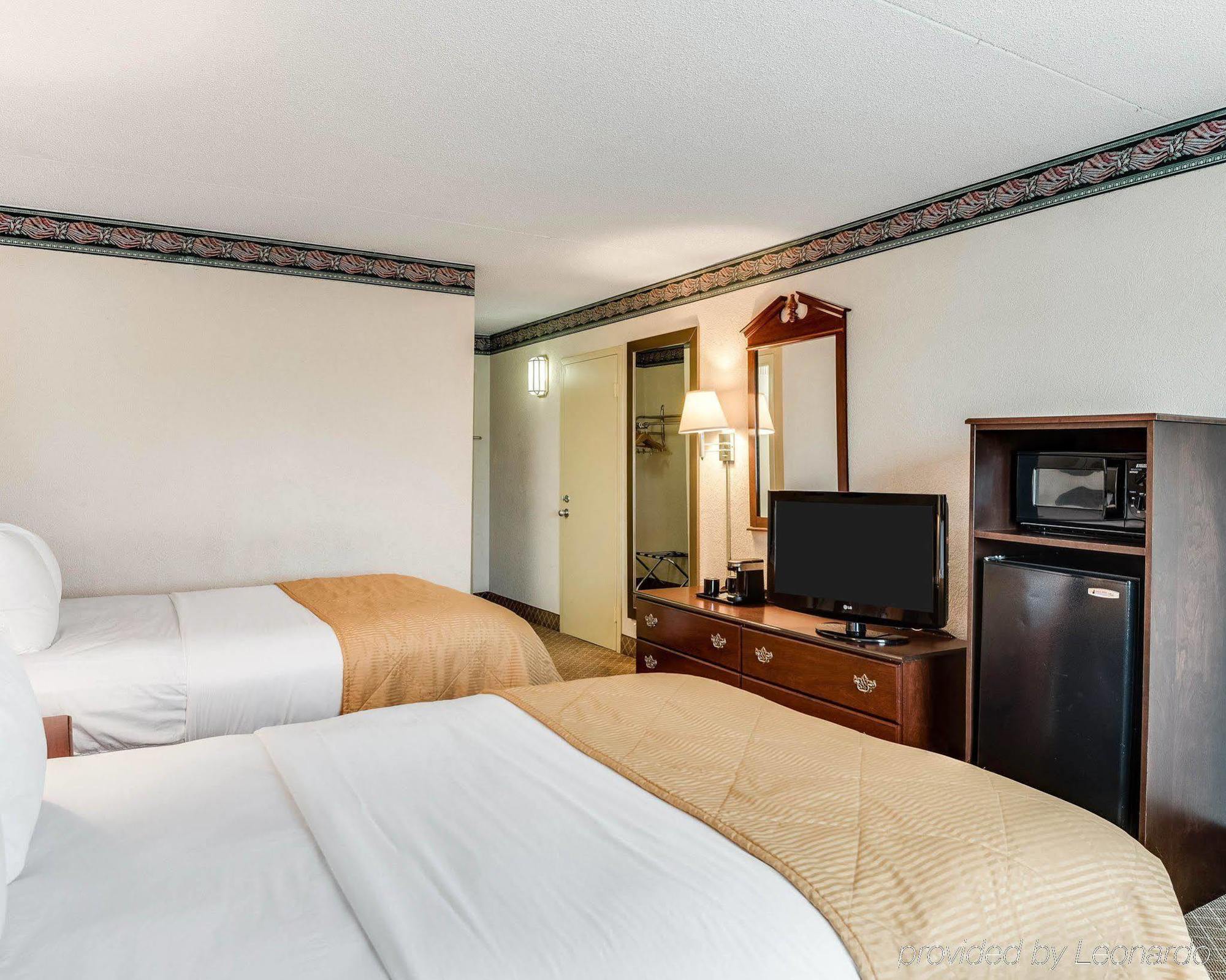 Clarion Inn Фэрмонт Экстерьер фото