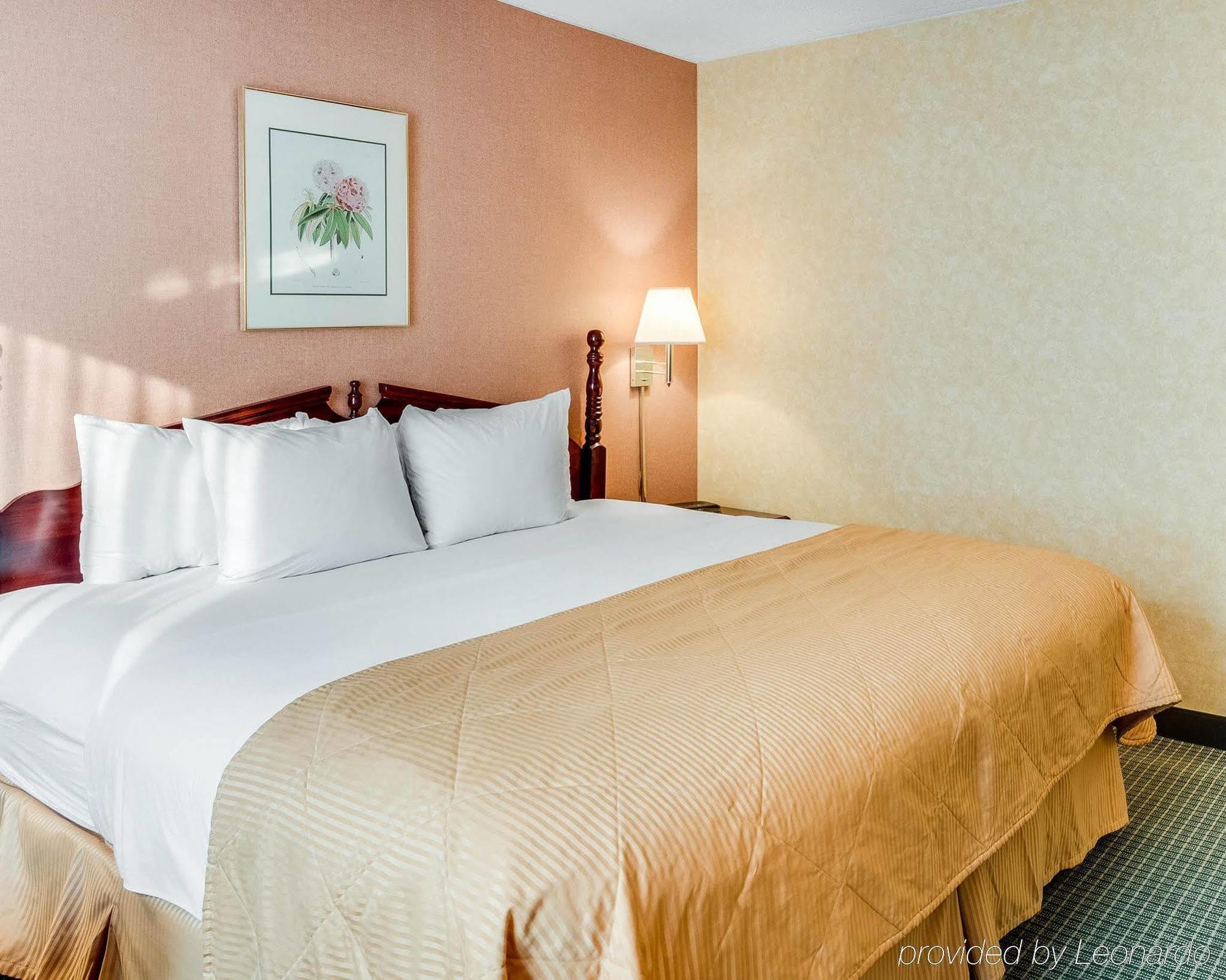 Clarion Inn Фэрмонт Экстерьер фото