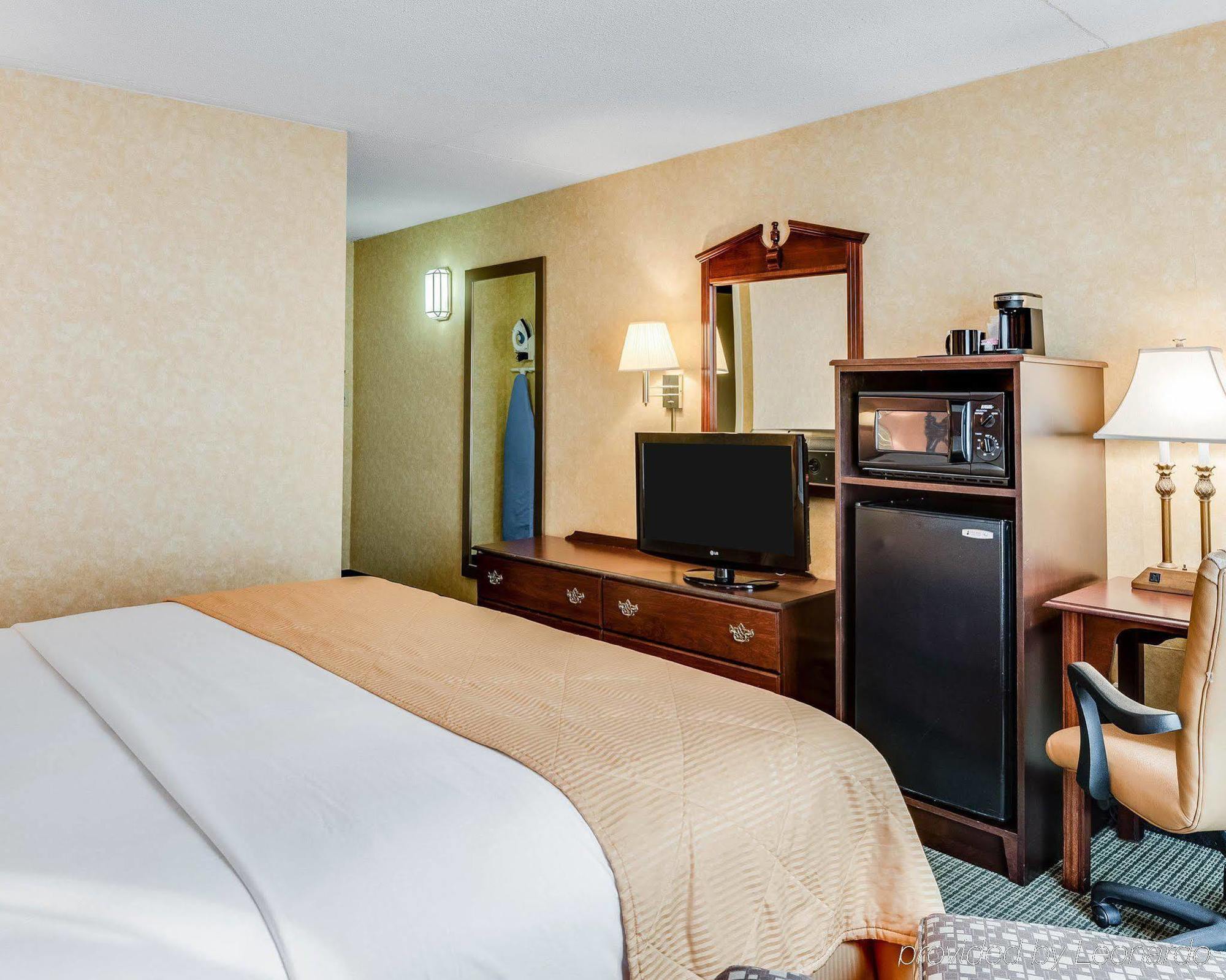 Clarion Inn Фэрмонт Экстерьер фото