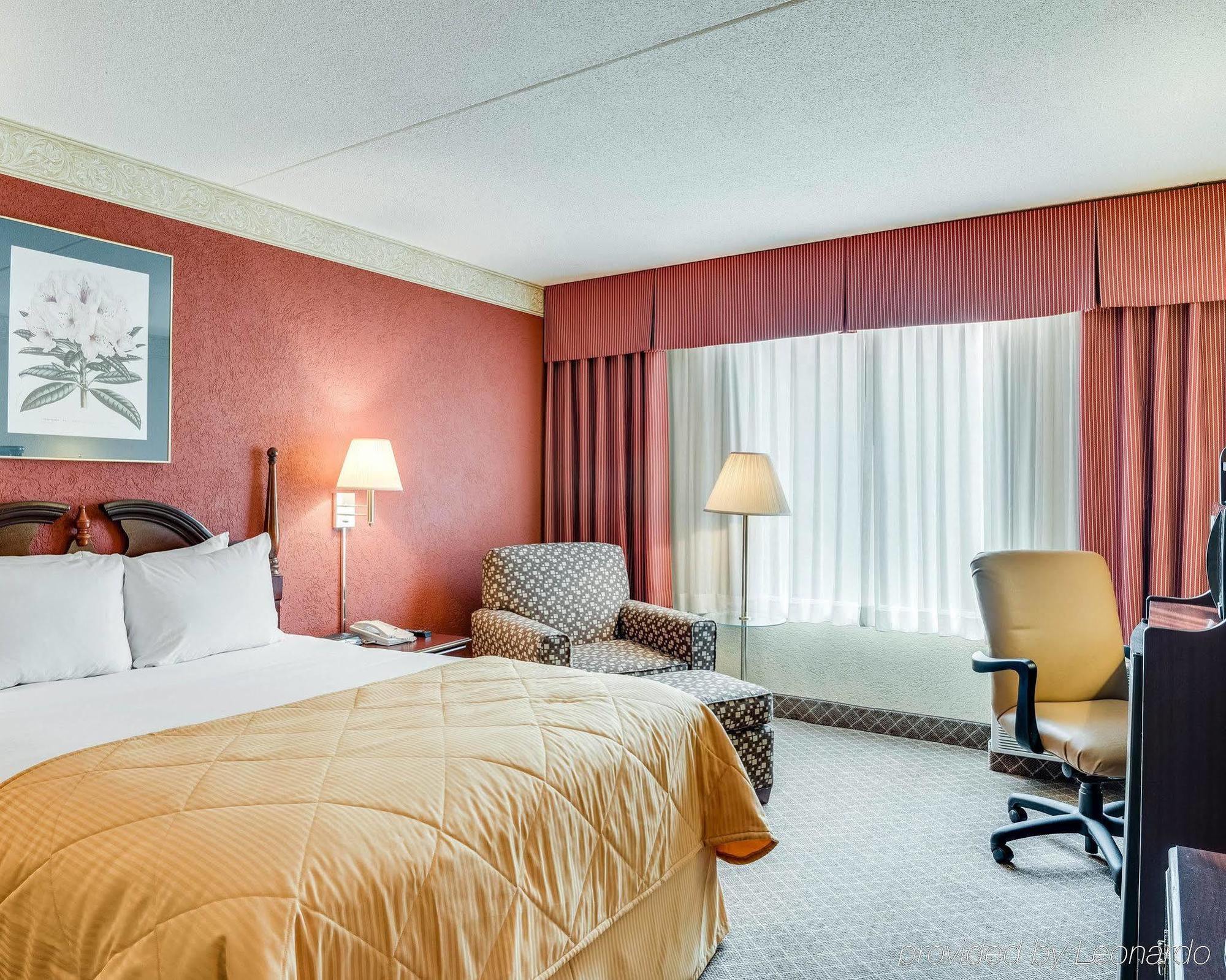 Clarion Inn Фэрмонт Экстерьер фото
