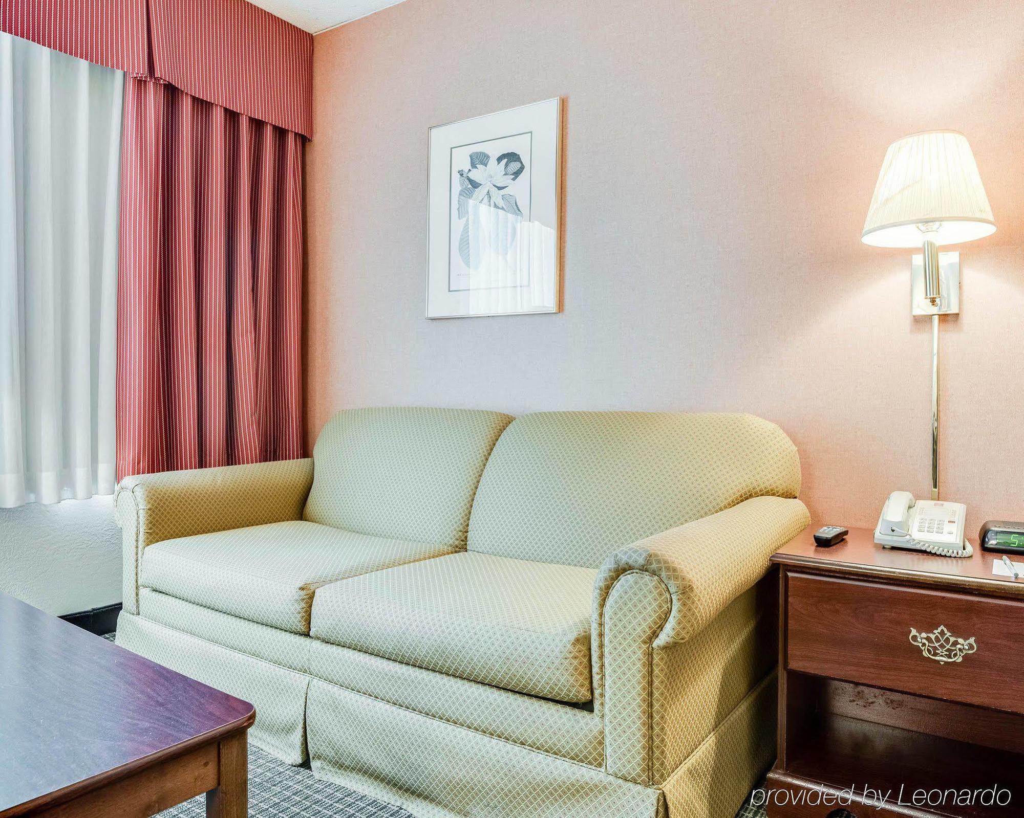 Clarion Inn Фэрмонт Экстерьер фото