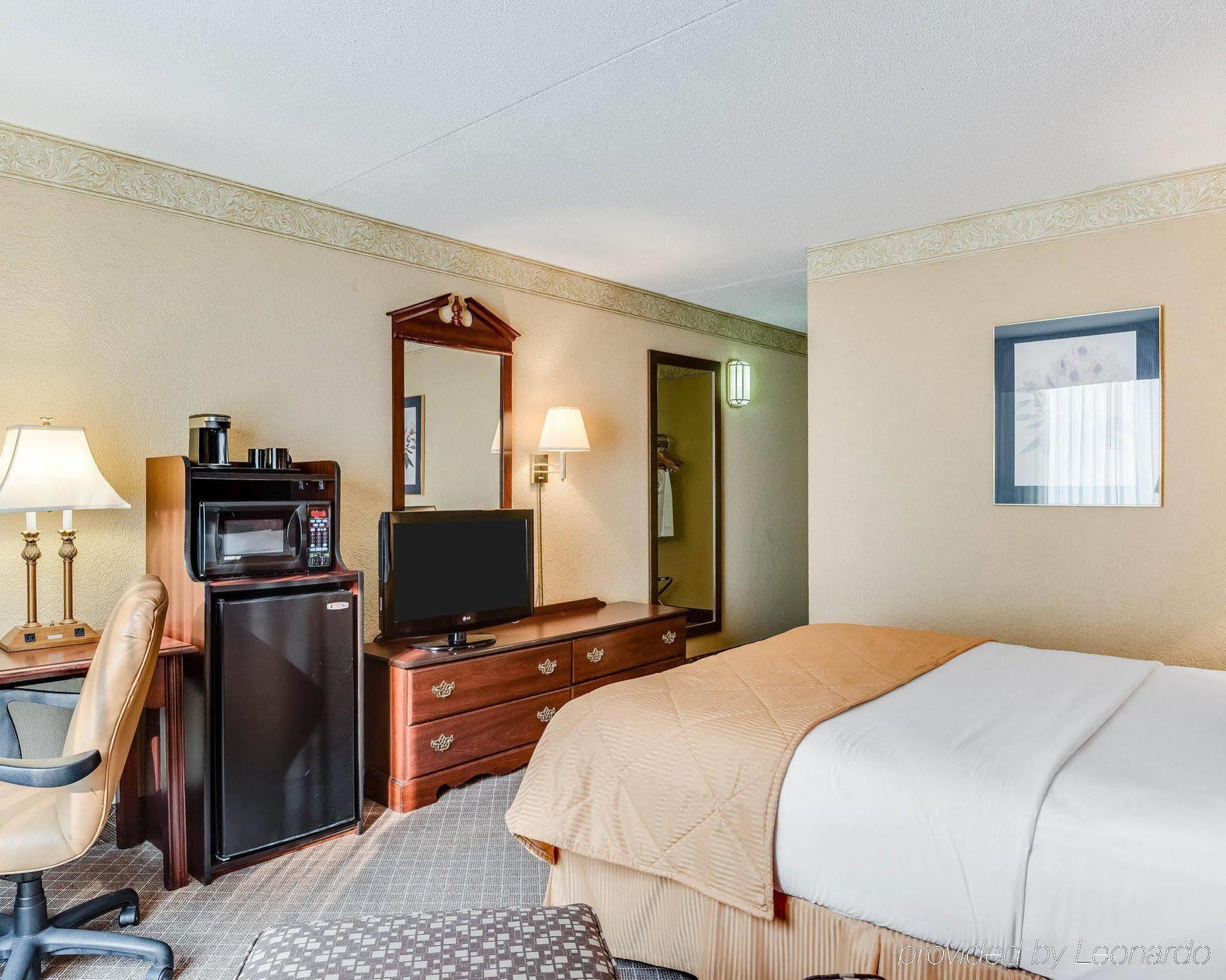 Clarion Inn Фэрмонт Экстерьер фото