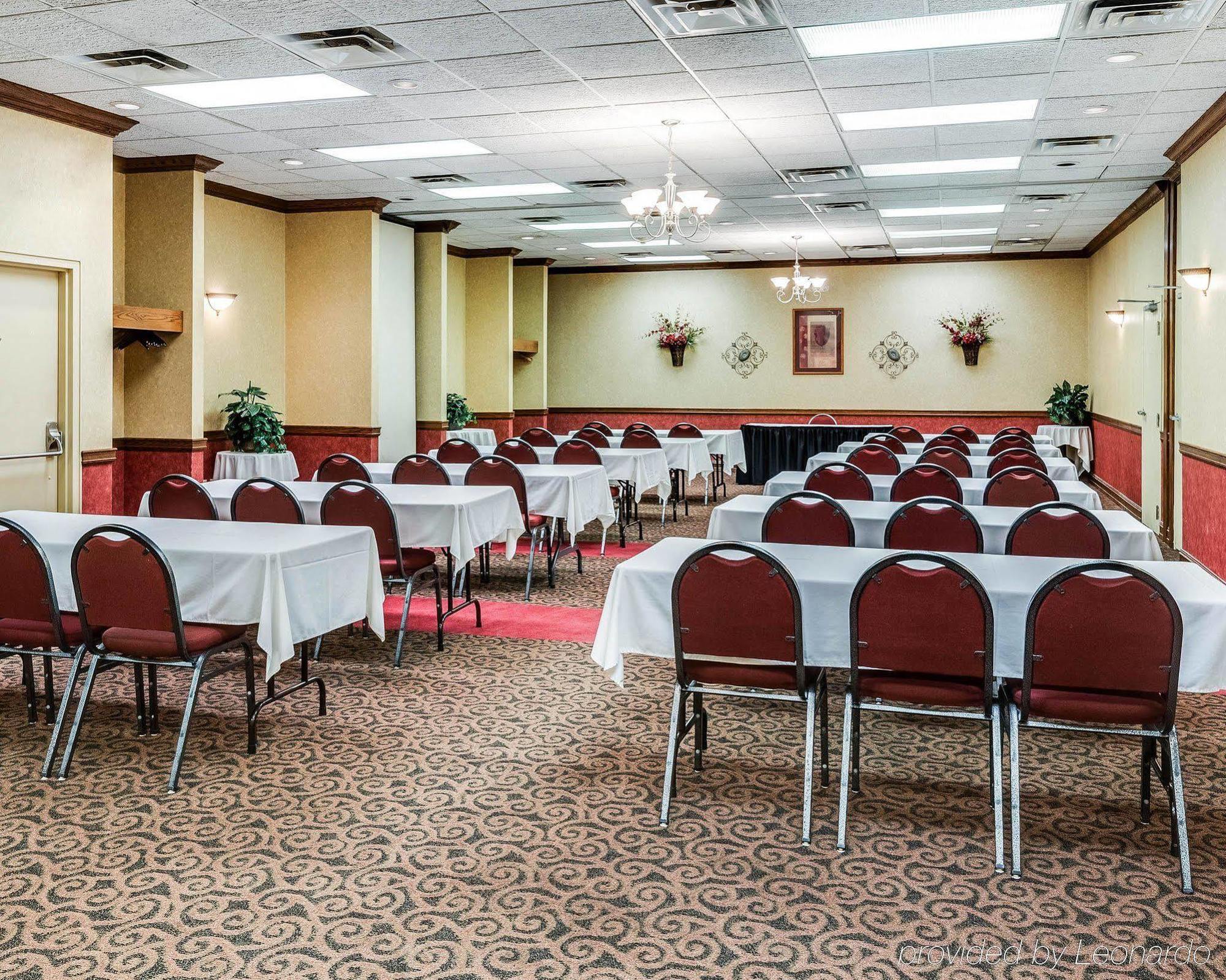 Clarion Inn Фэрмонт Экстерьер фото