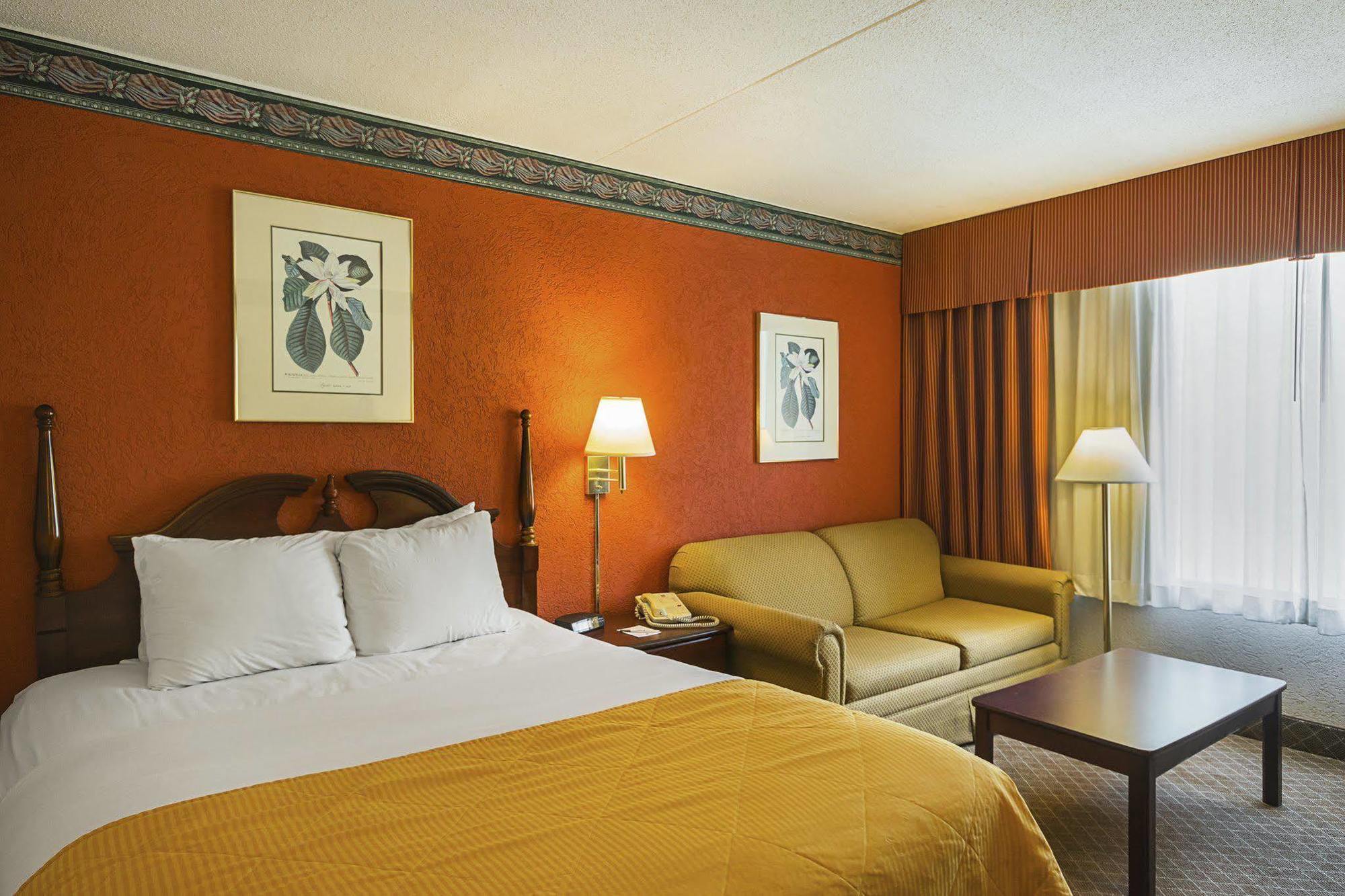 Clarion Inn Фэрмонт Экстерьер фото