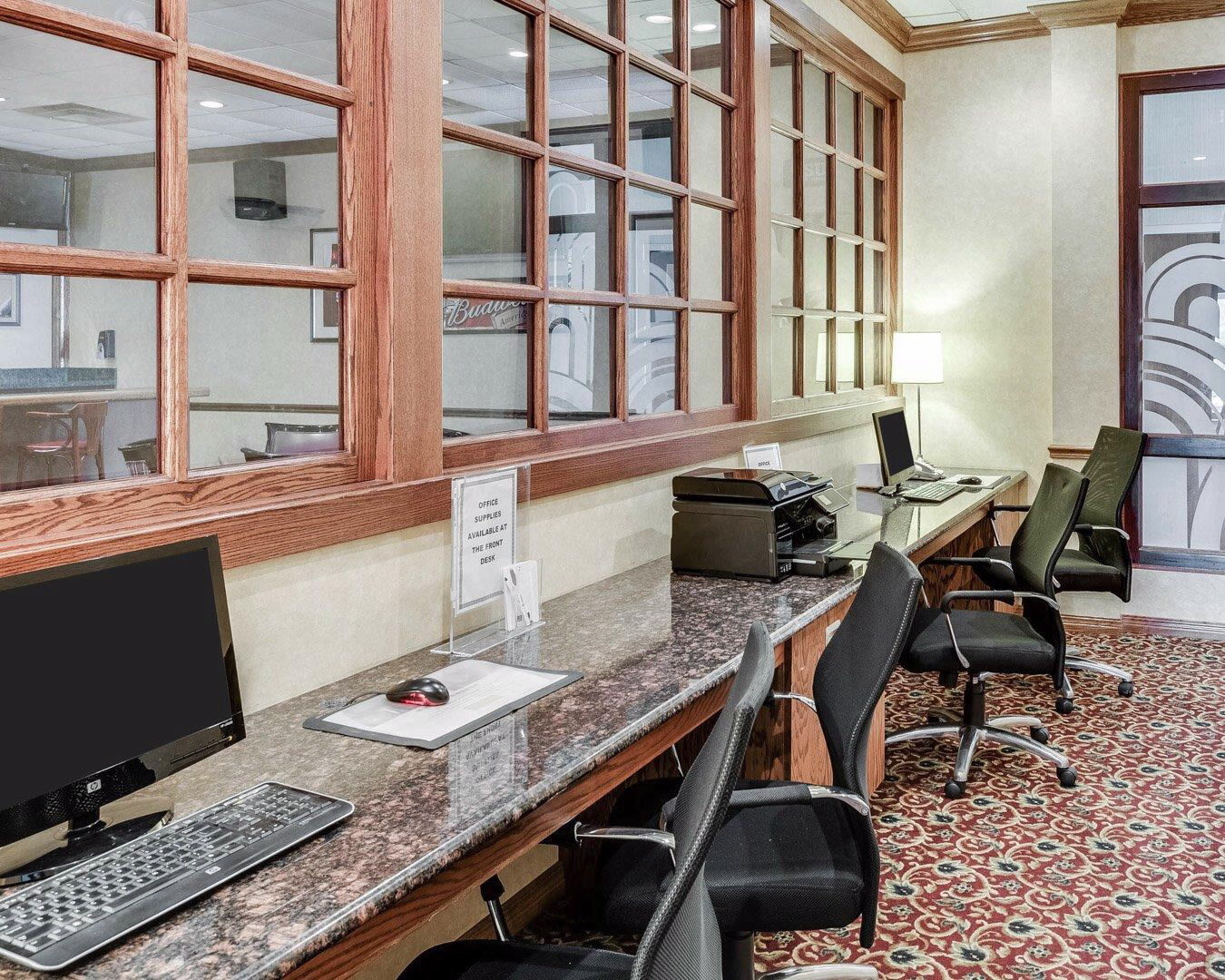 Clarion Inn Фэрмонт Экстерьер фото