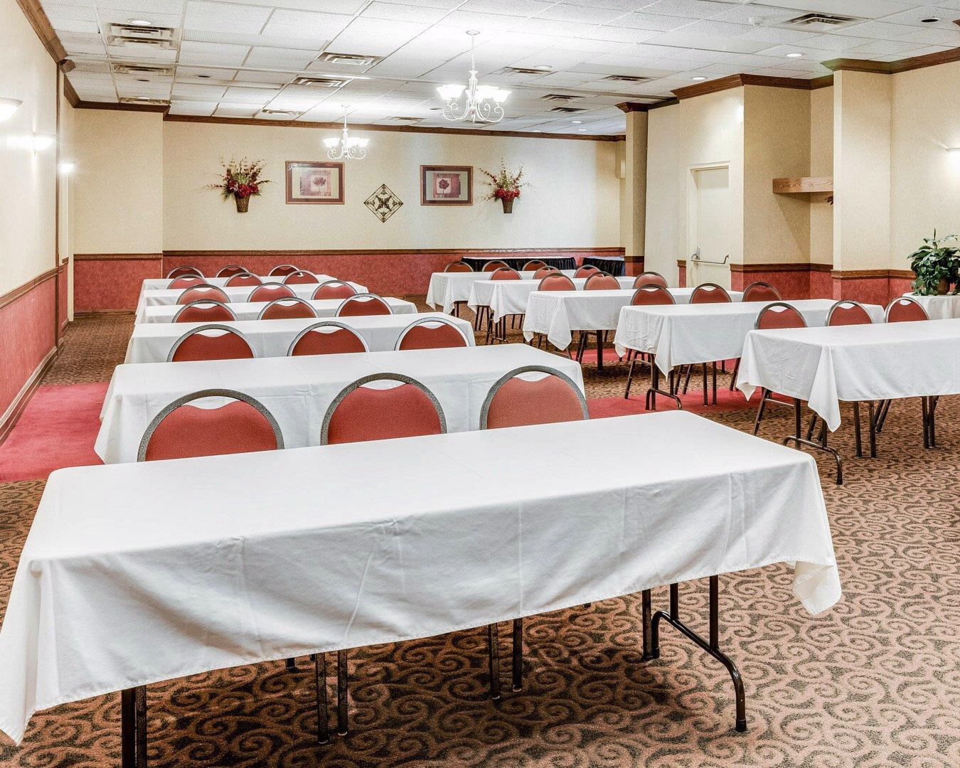 Clarion Inn Фэрмонт Экстерьер фото